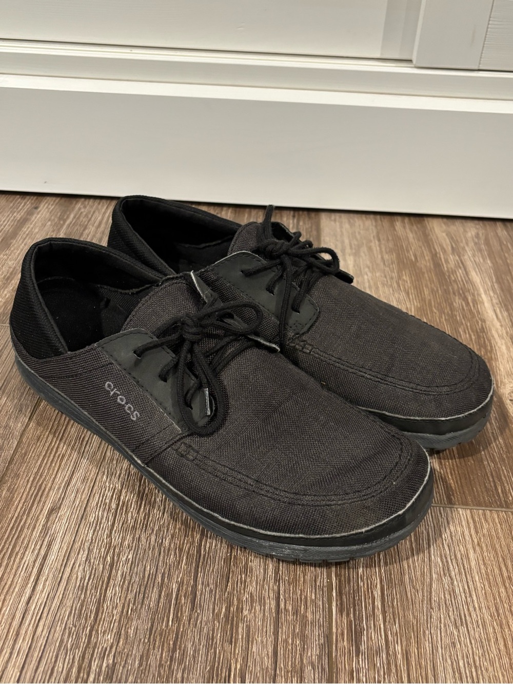Crocs Men’s Black Canvas Lace-Up Shoes size 11